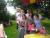 Amélie avec ses cousins et cousines côté papa! -juillet 2007
